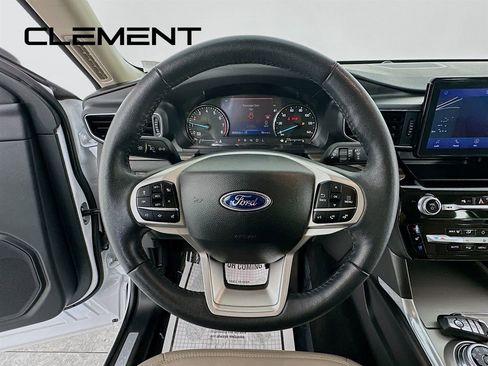 Used 2024 Ford Explorer Limited AWD/4WD image 15