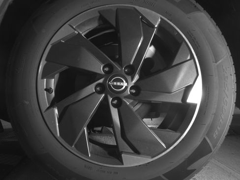 Used 2025 Nissan Rogue SV AWD/4WD image 14