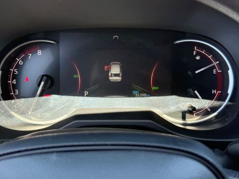 Used 2025 Toyota RAV4 XLE AWD/4WD image 18