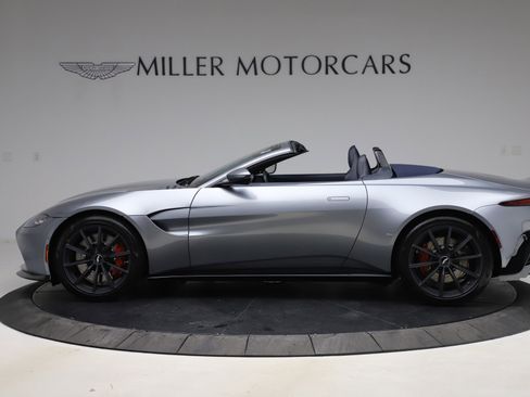 Used 2021 Aston Martin V8 Vantage Roadster image 2
