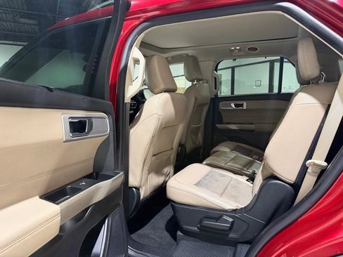 Used 2021 Ford Explorer Limited w/ Equipment Group 301A RWD image 13