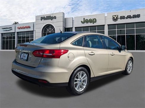 Used 2017 Ford Focus SE image 3