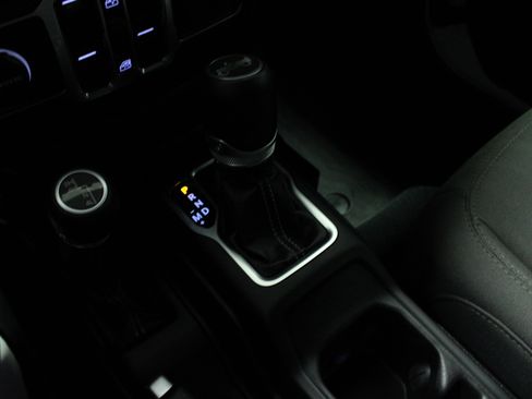 Used 2019 Jeep Wrangler Unlimited Sahara image 23