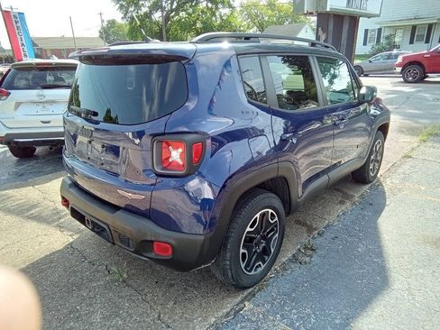 Used 2016 Jeep Renegade Trailhawk w/ Premium Trailhawk Package AWD/4WD image 10