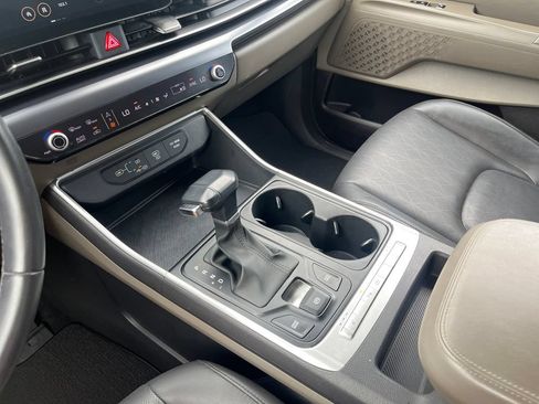 Used 2025 Kia Carnival FWD image 14