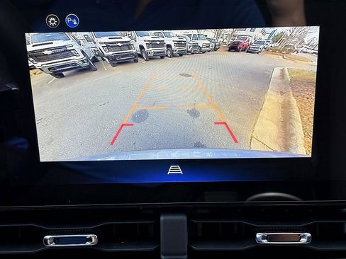 New 2026 Chevrolet Equinox LT image 18