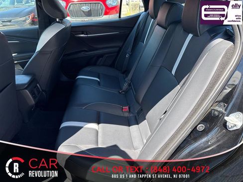 Used 2025 Toyota Camry SE FWD image 4