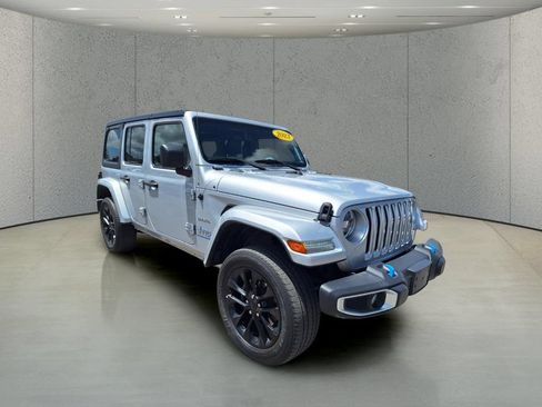 Used 2023 Jeep Wrangler Unlimited Sahara AWD/4WD image 7