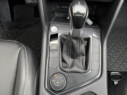 Used 2022 Volkswagen Tiguan SE image 18