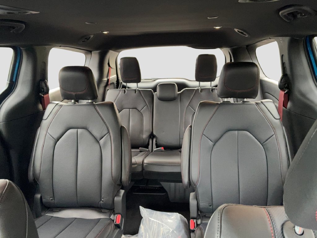 New 2027 Chrysler Pacifica Select AWD/4WD image 18