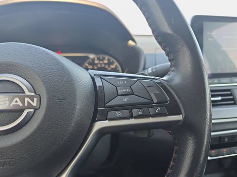 Used 2024 Nissan Altima 2.5 SR FWD image 17