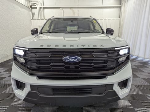 Used 2025 Ford Expedition Active AWD/4WD image 4