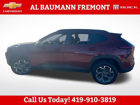 Used 2025 Chevrolet Trax LT FWD image 12