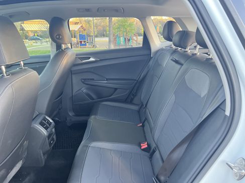Certified 2025 Volkswagen Taos SE FWD image 30