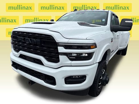 Used 2025 RAM 3500 Limited image 11