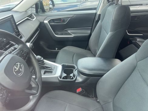 Used 2021 Toyota RAV4 LE FWD image 3