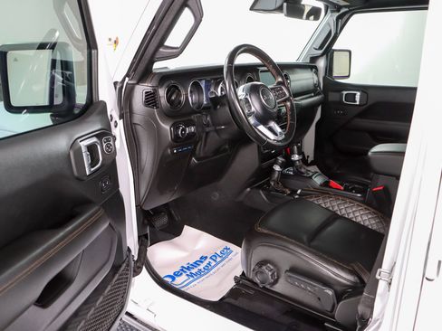 Used 2021 Jeep Wrangler Unlimited Sahara AWD/4WD image 3