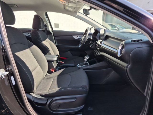 Used 2022 Kia Forte LXS FWD image 19