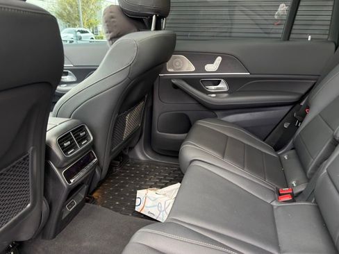 Used 2025 Mercedes-Benz GLS 450 4MATIC image 6