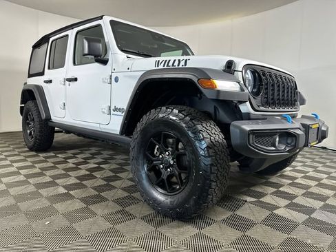 Used 2024 Jeep Wrangler Unlimited AWD/4WD image 2