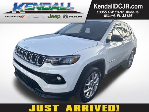 Used 2023 Jeep Compass Latitude AWD/4WD image 1
