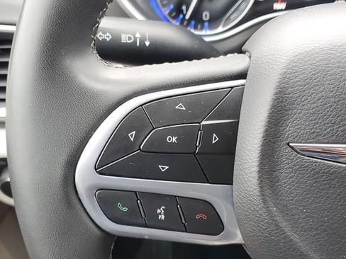 Used 2023 Chrysler Pacifica Touring-L FWD image 22
