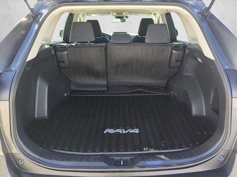 Used 2020 Toyota RAV4 LE image 6
