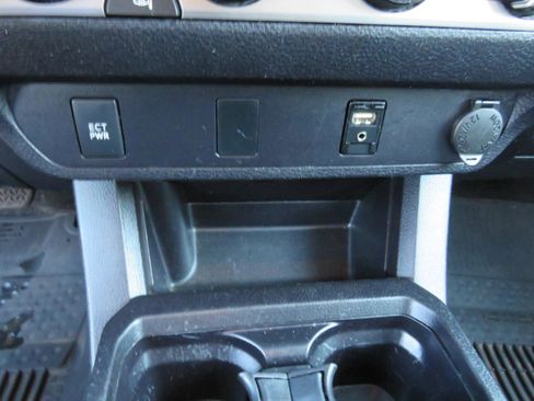 Used 2016 Toyota Tacoma SR5 w/ Towing Package image 19