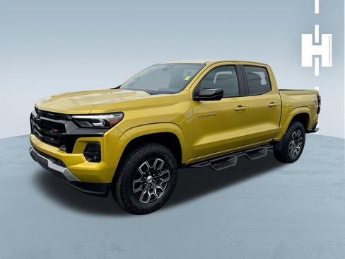 Used 2023 Chevrolet Colorado Z71 w/ Z71 Convenience Package 2 AWD/4WD image 3
