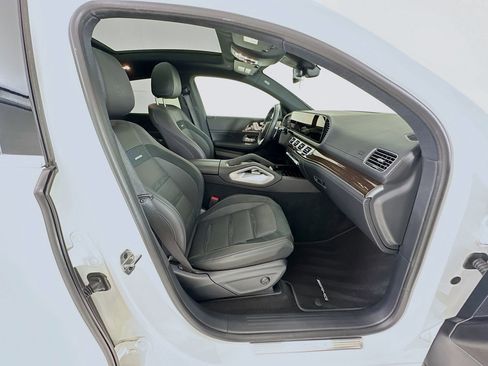 Used 2025 Mercedes-Benz GLE 53 AMG 4MATIC Coupe image 32