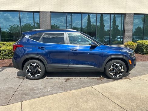 Used 2024 Kia Seltos EX AWD/4WD image 4
