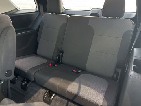 Used 2021 Chevrolet Traverse LT image 12