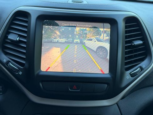 Used 2014 Jeep Cherokee Latitude w/ Comfort/Convenience Group FWD image 45