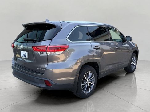 Used 2018 Toyota Highlander XLE AWD/4WD image 13