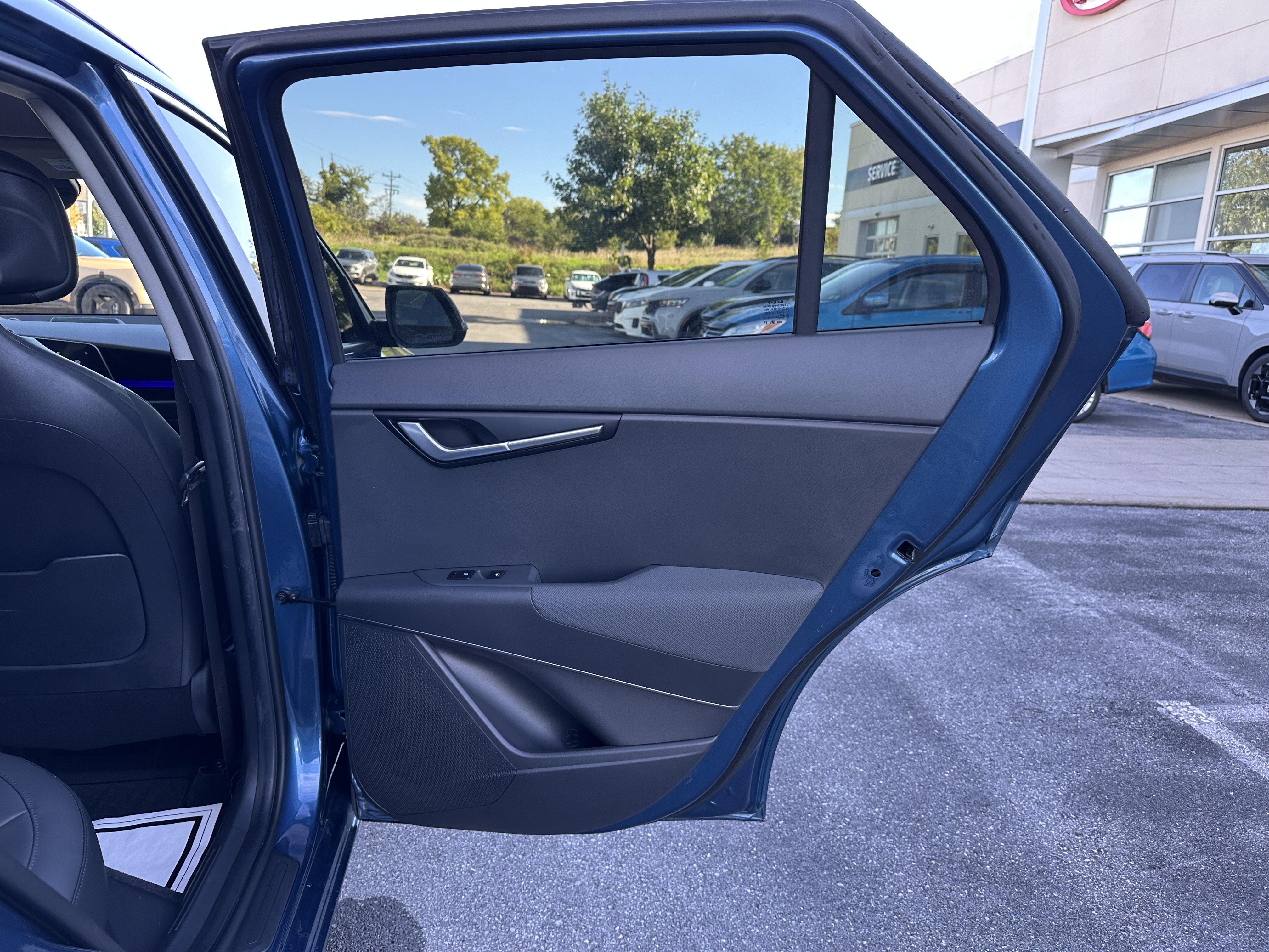 Used 2023 Kia Niro EX w/ EX Cold Weather Package FWD image 17