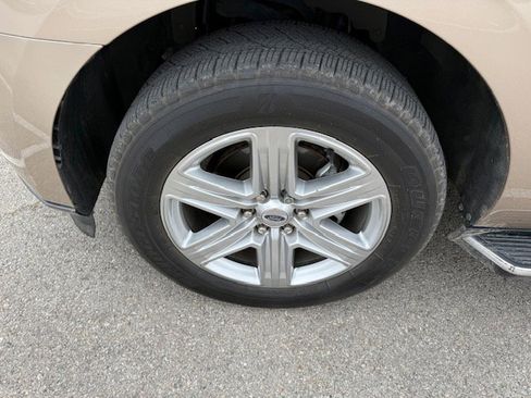 Used 2020 Ford Expedition XLT w/ Equipment Group 202A image 7