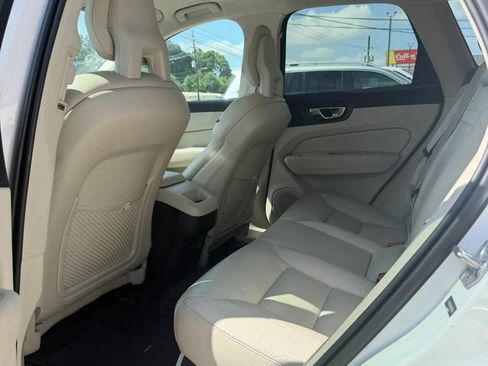 Used 2019 Volvo XC60 T5 Momentum w/ Premium Package FWD image 9
