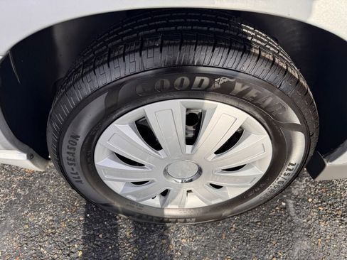 Used 2004 Chevrolet Impala w/ Preferred Equipment Group image 5