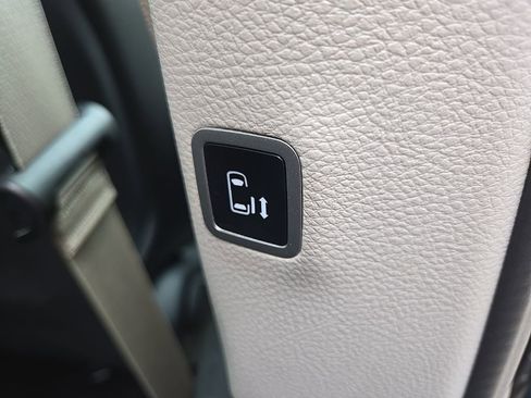 Used 2024 Chrysler Pacifica Touring-L image 80