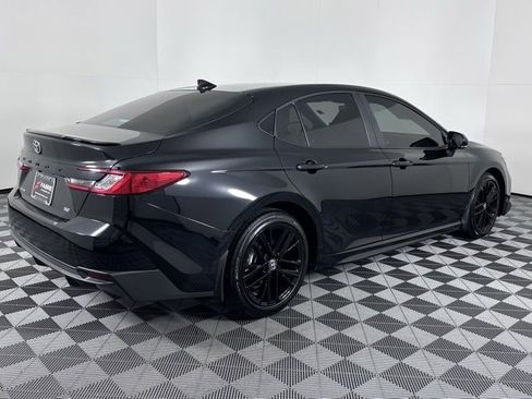 Used 2025 Toyota Camry SE image 8
