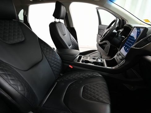 Used 2024 Ford Edge Titanium image 26