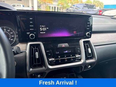 Used 2023 Kia Sorento EX w/ Panoramic Sunroof Package FWD image 8