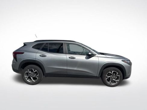 Used 2025 Chevrolet Trax LT image 6