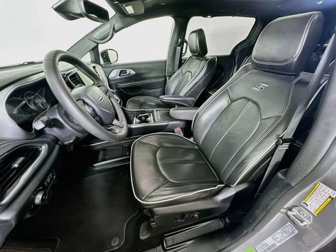 Used 2025 Chrysler Pacifica Limited FWD image 26