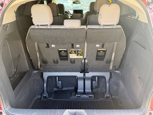 Used 2026 Toyota Sienna LE FWD image 19