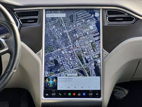 Used 2016 Tesla Model S 70 RWD image 15