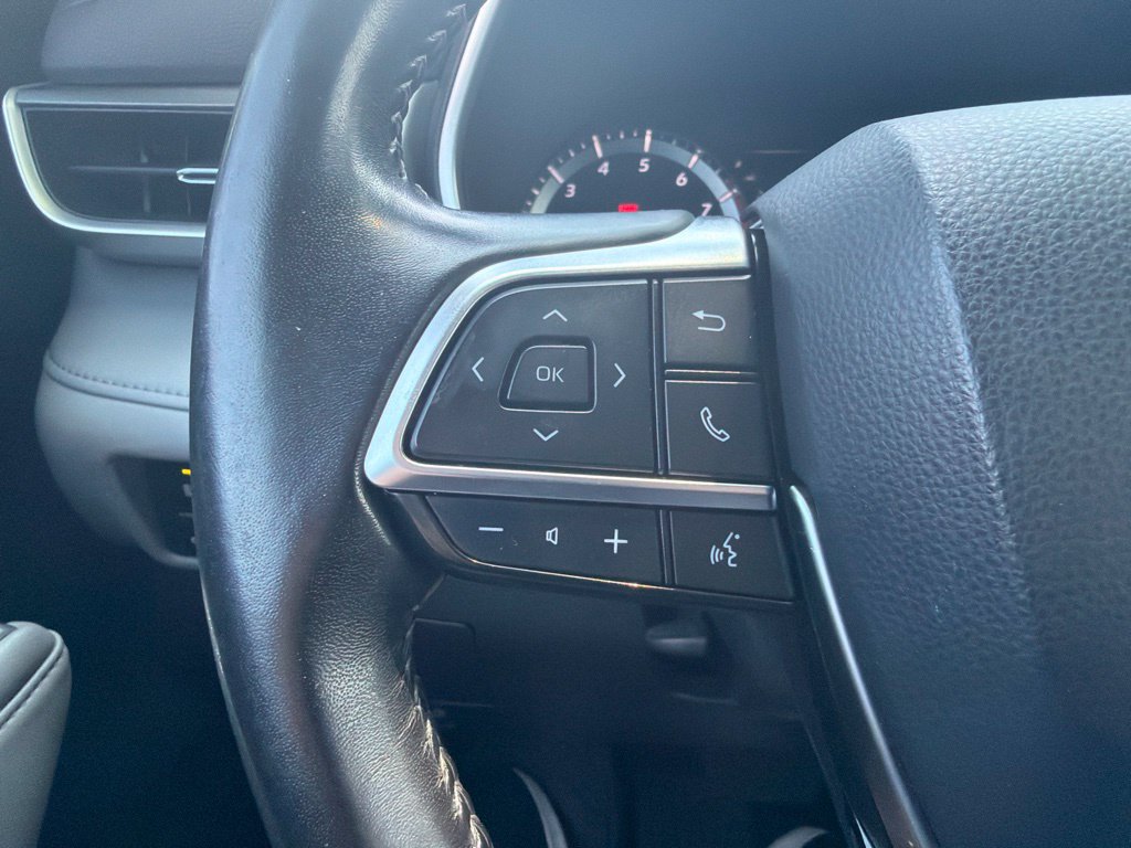 Used 2021 Toyota Highlander XLE AWD/4WD image 34