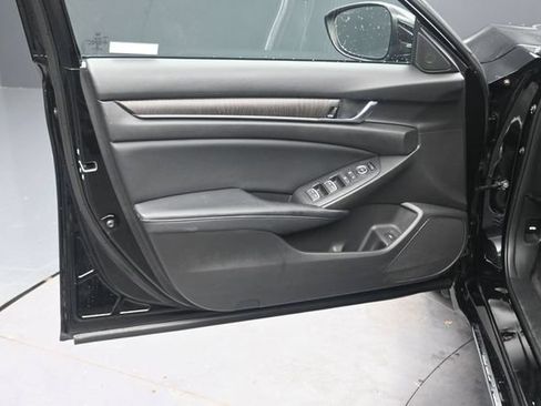 Used 2018 Honda Accord EX image 14