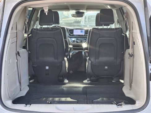 Used 2024 Chrysler Pacifica Select image 11