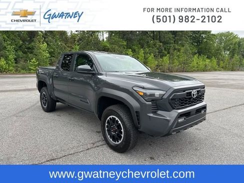 Used 2025 Toyota Tacoma TRD Off-Road AWD/4WD image 3